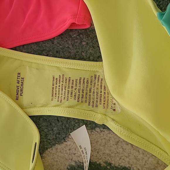 Hollister bikini bottoms. All size small NWT - Picture 3 of 4